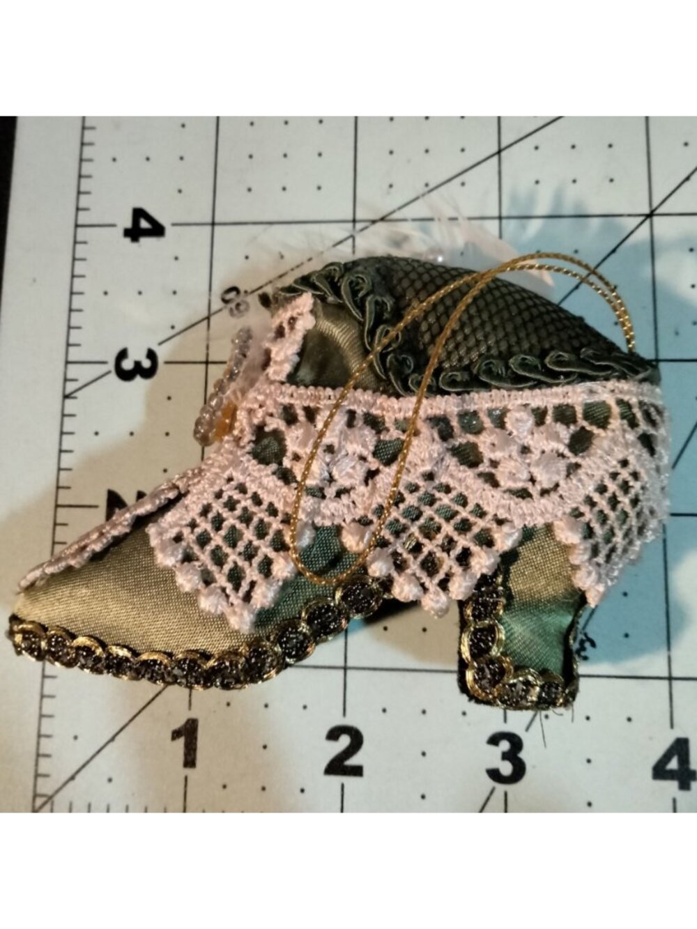Victorian Style Shoe Ornament Lace Feather Pearl Jeweled Green Gold - Picture 10 of 11